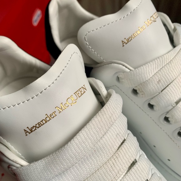 ❌SOLD❌ Alexander McQueen Larry Sneaker - Picture 9 of 13